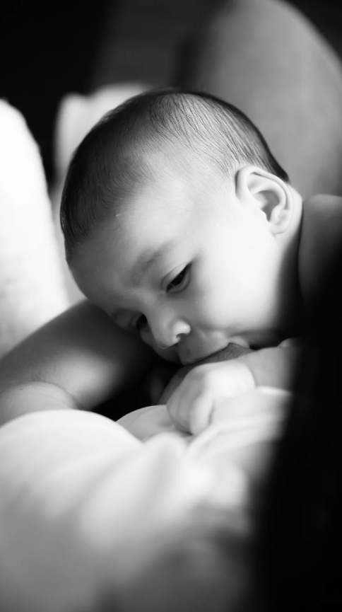 Photo portrait famille photo naturelle bébé enfant essonne 91- Montlhéry - Emeline C photographie - 91 allaitement Photographe essonne - Montlhéry - 91 - Photo de famille - Emeline C photographie